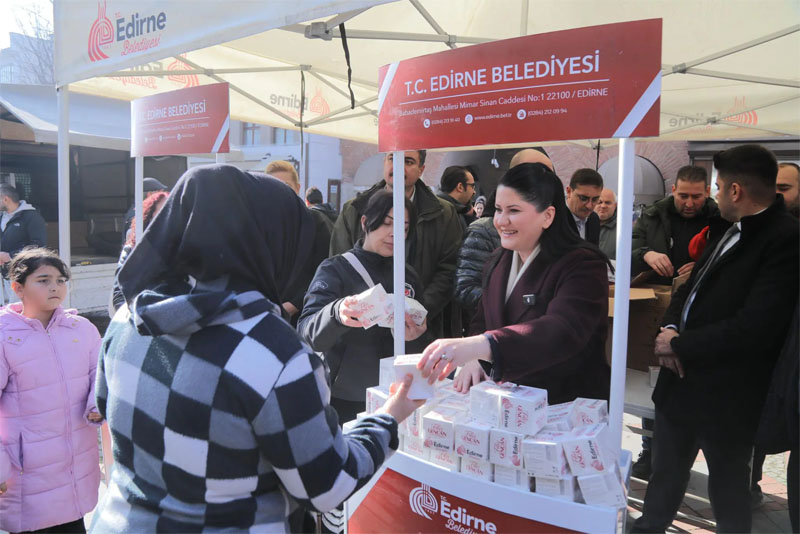 EDİRNE’DE KANDİL BEREKETİ: BAŞKAN FİLİZ GENCAN HEMŞEHRİLERİ İLE BİR ARAYA GELDİ