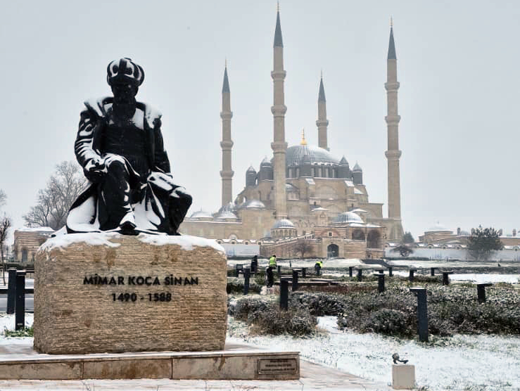 Belediye çalışmalarını sürdürüyor