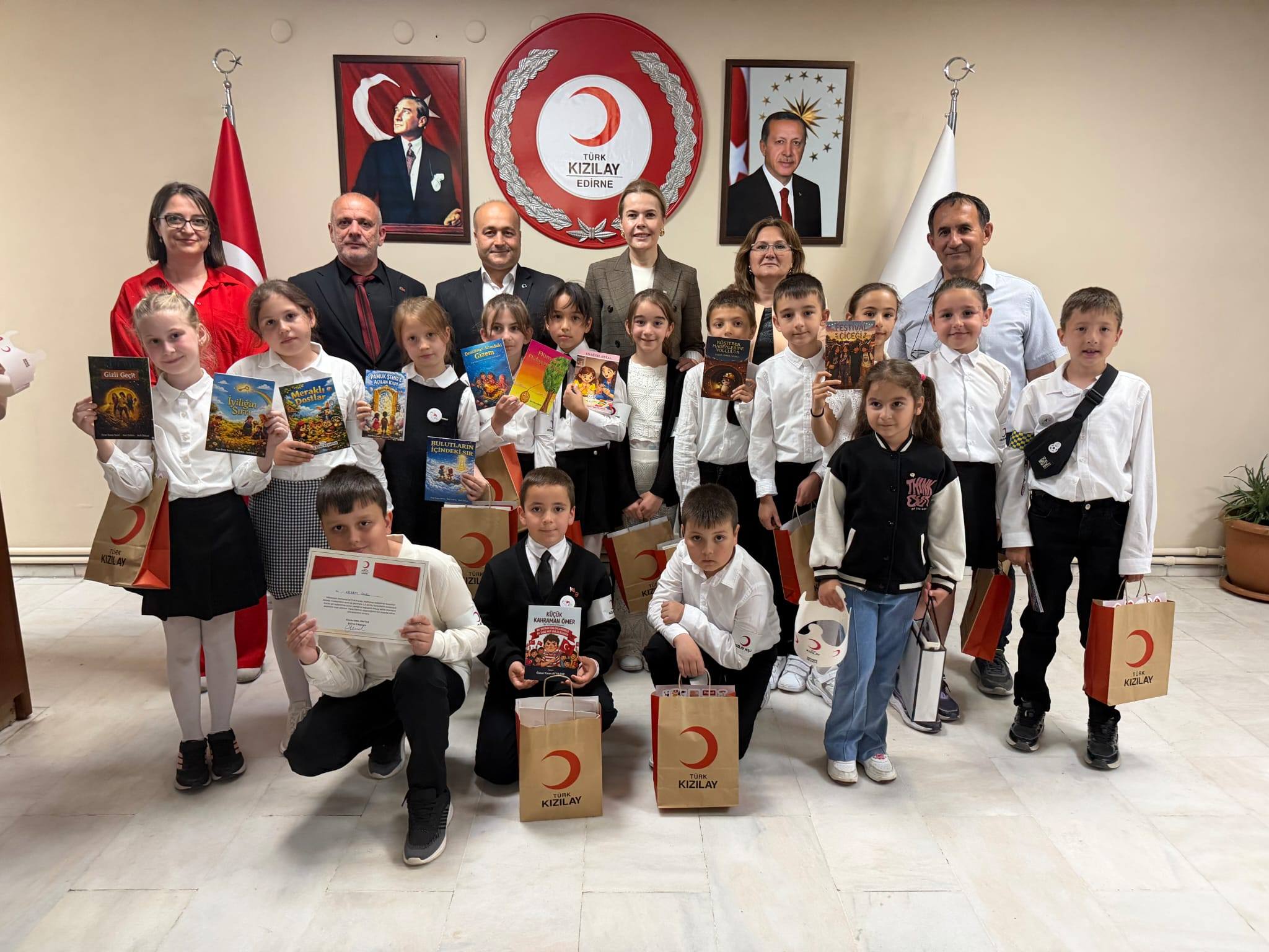 İlkokul öğrencilerinden Gazze’ye bağış